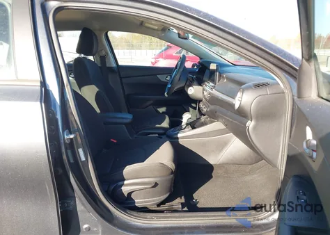 2021 Kia Forte Lxs z USA, uszkodzony, nr VIN 3KPF24AD2ME347548